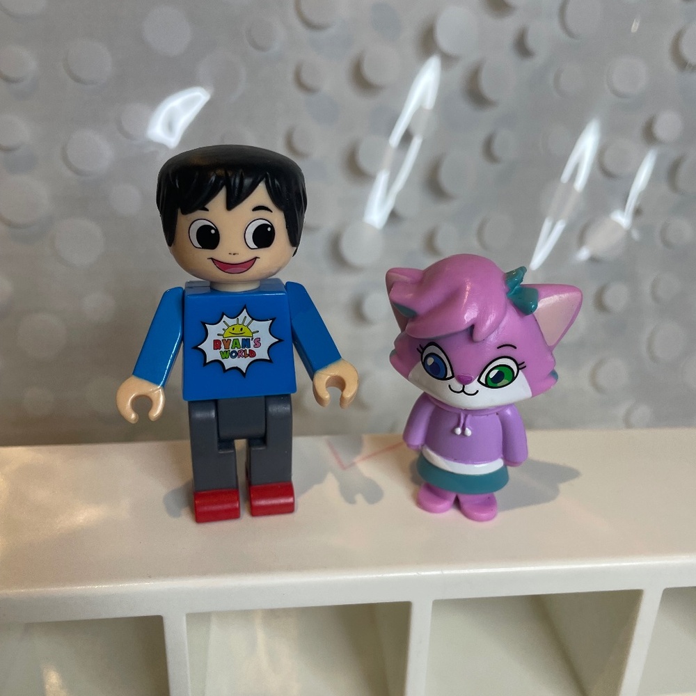 🎉5 for $10- Ryan’s World figures